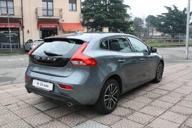 VOLVO V40 D2 R-design