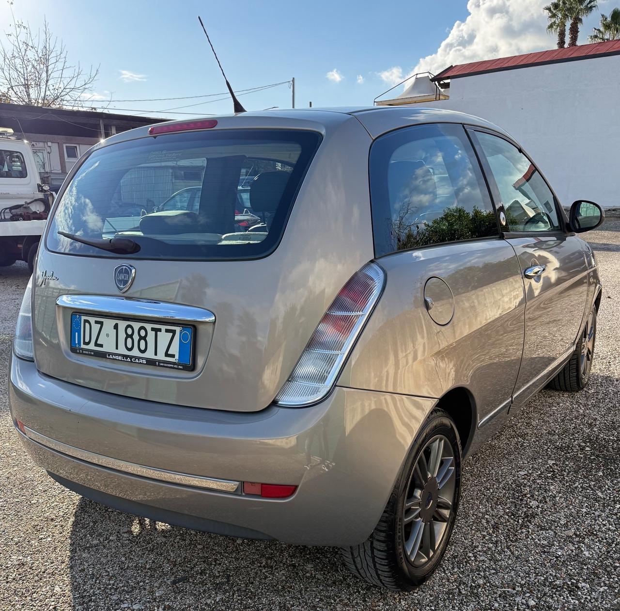 Lancia Ypsilon 1.4 Argento Ecochic GPL