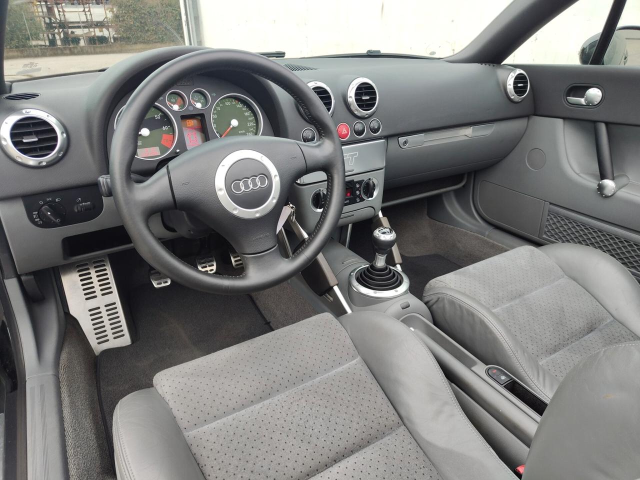 Audi TT Cabrio book service perfetta