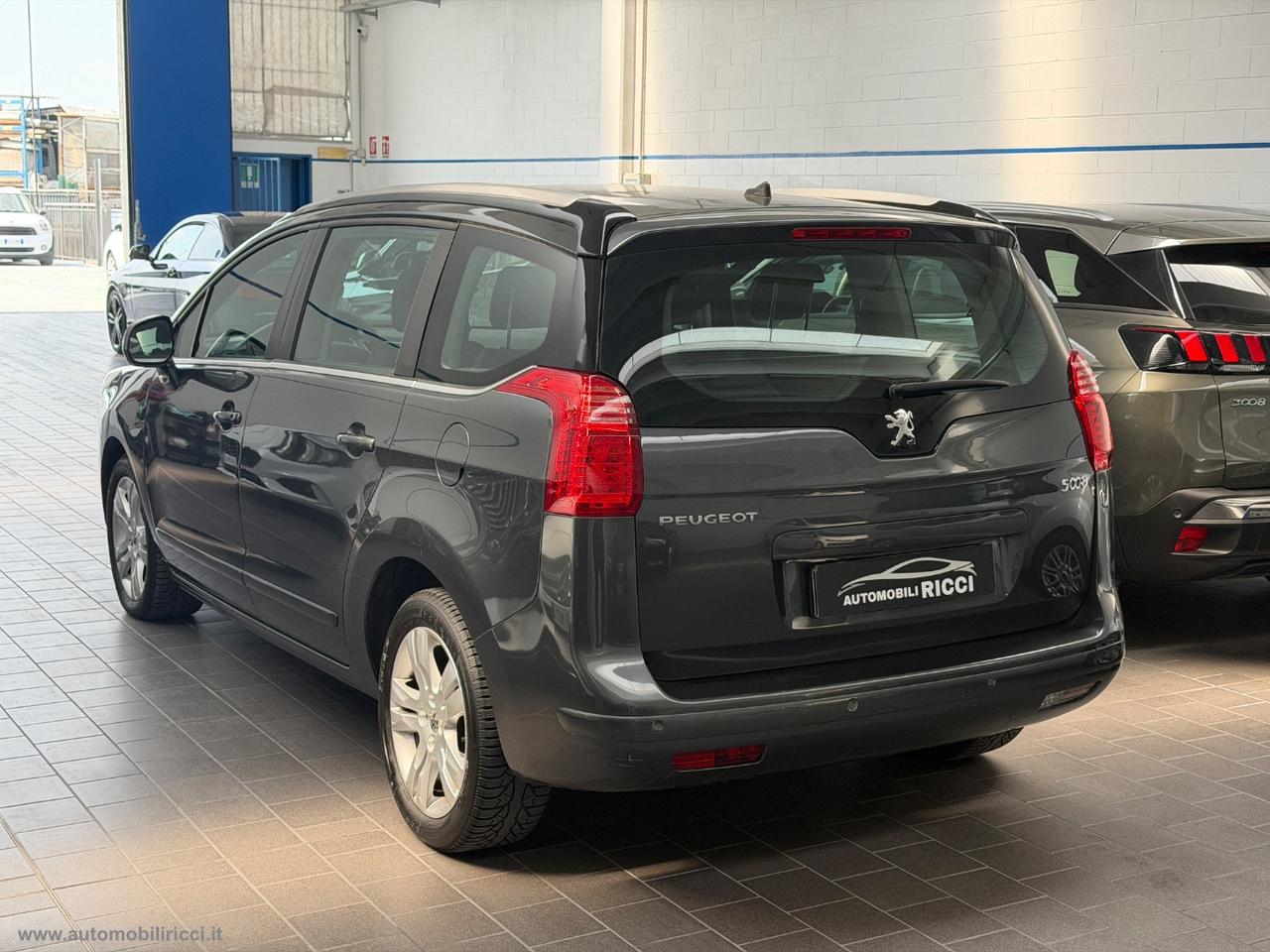 PEUGEOT 5008 1.6 HDi 115 CV 7 POSTI