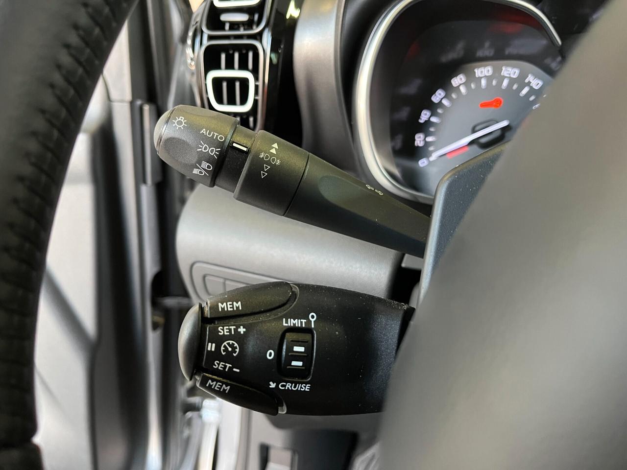 Citroen C3 Aircross 1.2cc SHINE 130cv CAMBIO AUTOMATICO-FULL OPTIONAL