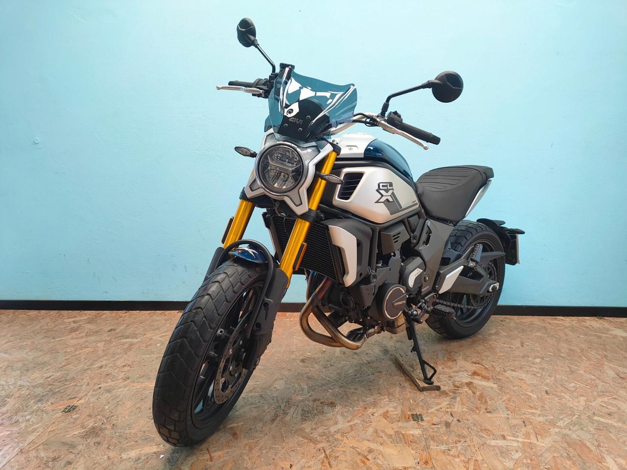 Cf Moto 700CL-X: una scrambler INCONFONDIBILE