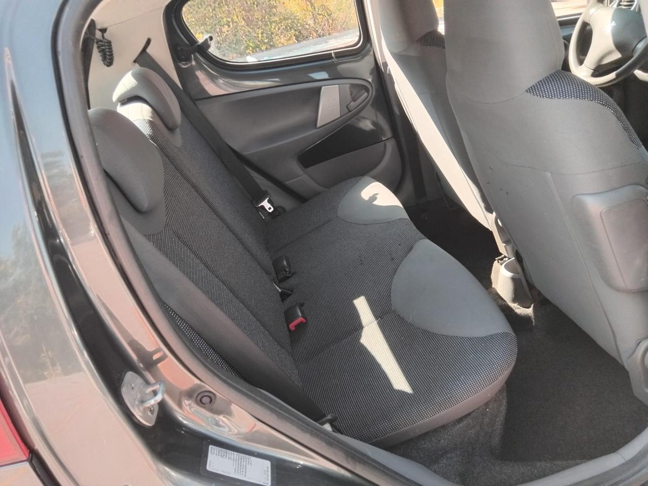 PEUGEOT 107 5 PORTE CLIMA GARANZIA 12 MESI
