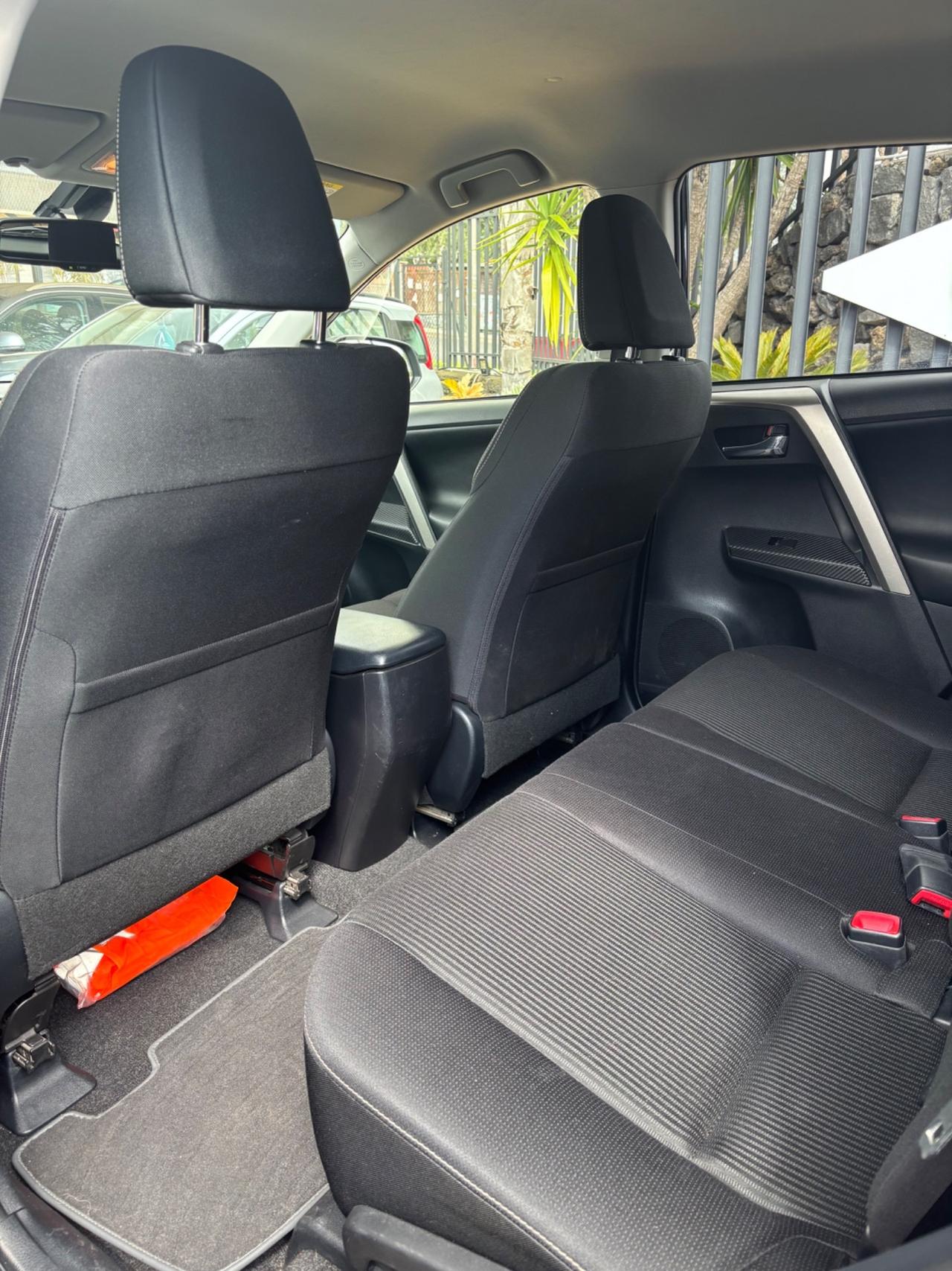 Toyota RAV 4 RAV4 2.0 D-4D 2WD Active 2015