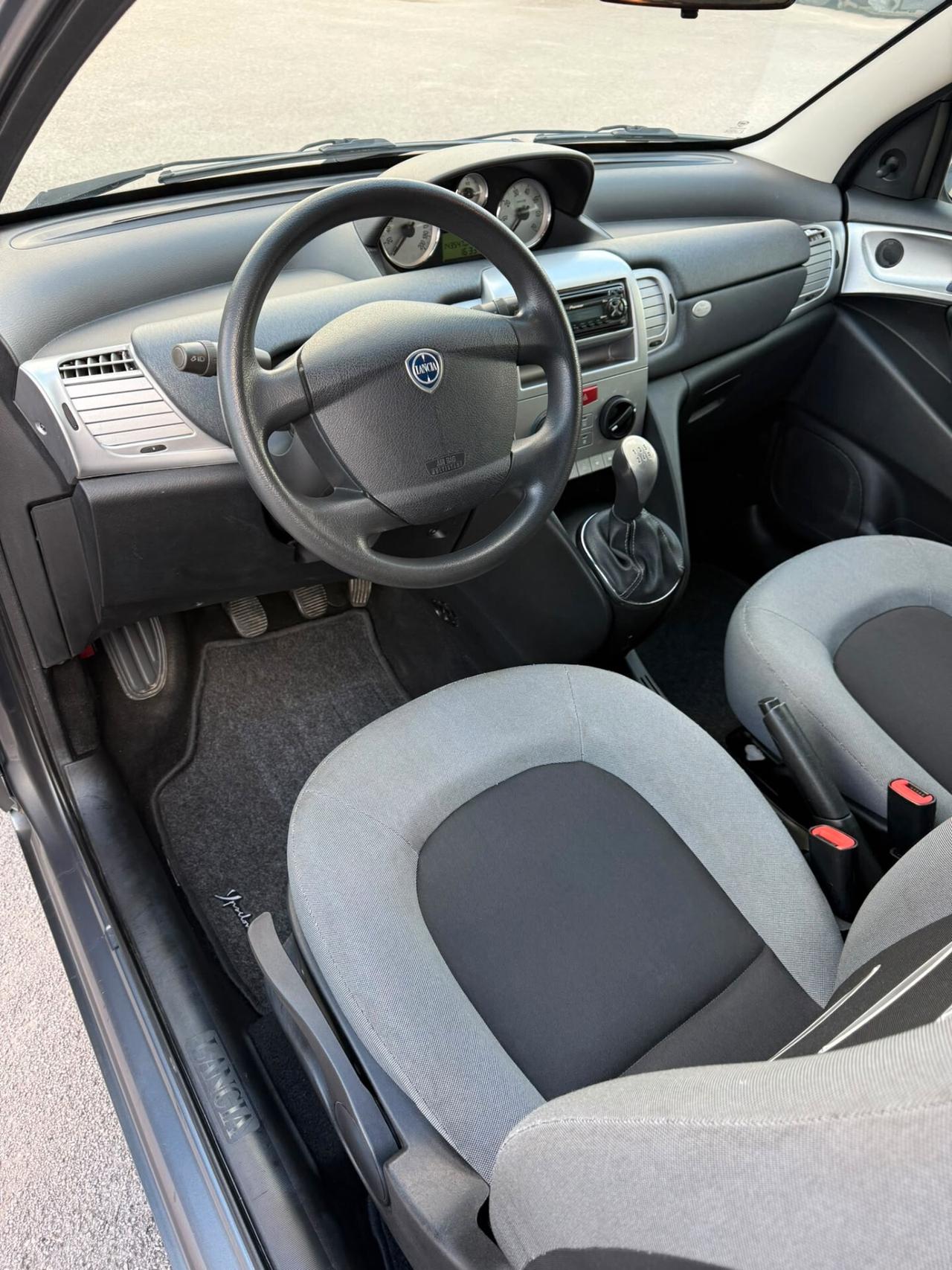Lancia Ypsilon 1.3 MJT 75 CV Argento