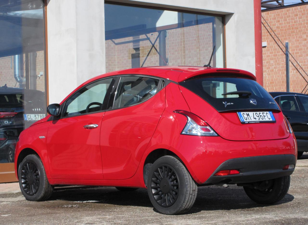Lancia Ypsilon 1.0 firefly hybrid Silver s&s 70cv