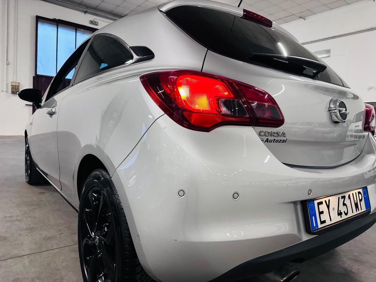 Opel Corsa 1.2 Coupé b-Color