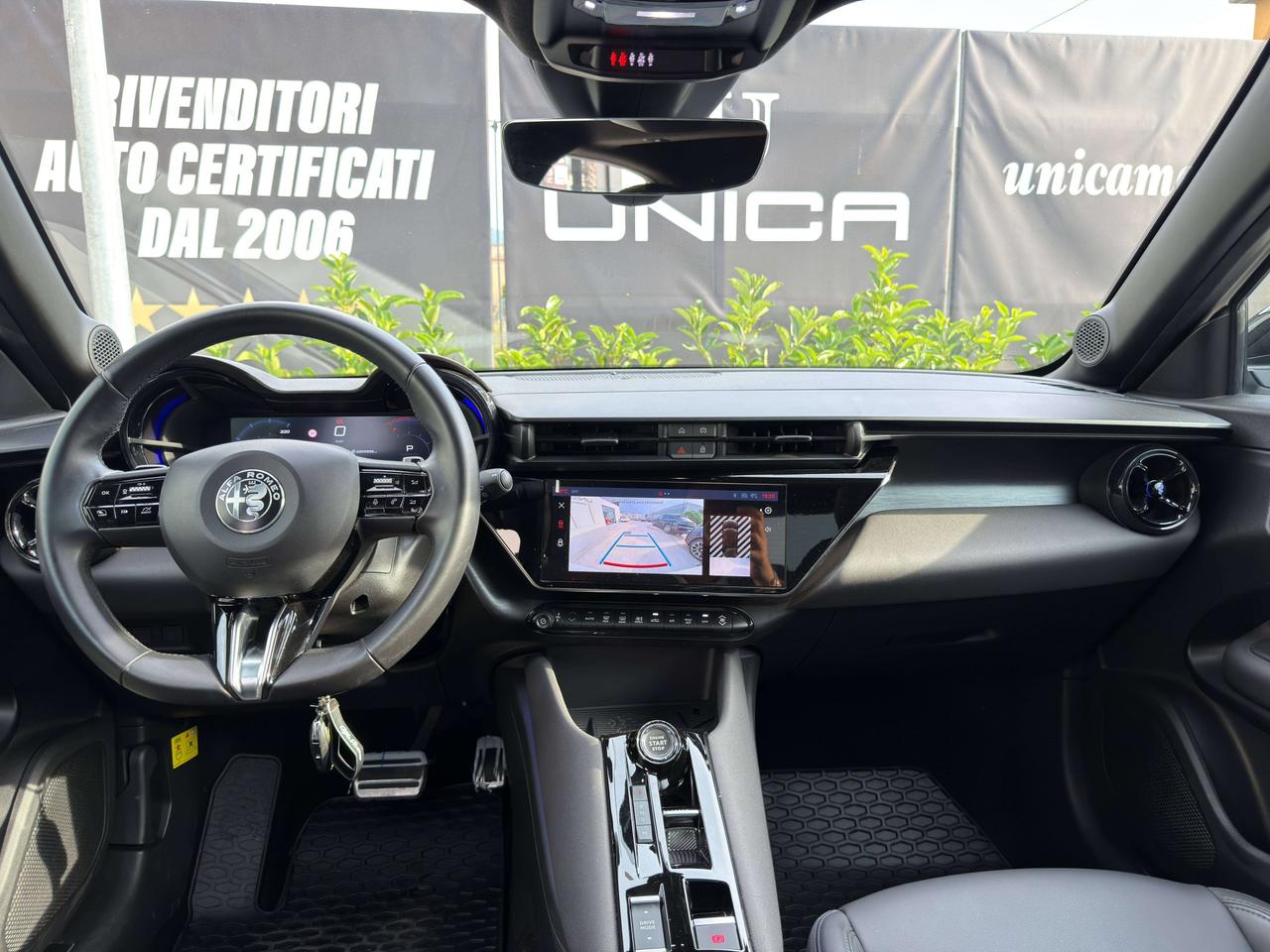 Alfa Romeo Junior 1.2 HYBRID SPECIALE 136 cv AUTOMATICA TETTO