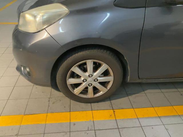TOYOTA Yaris 1.0 5 porte Lounge