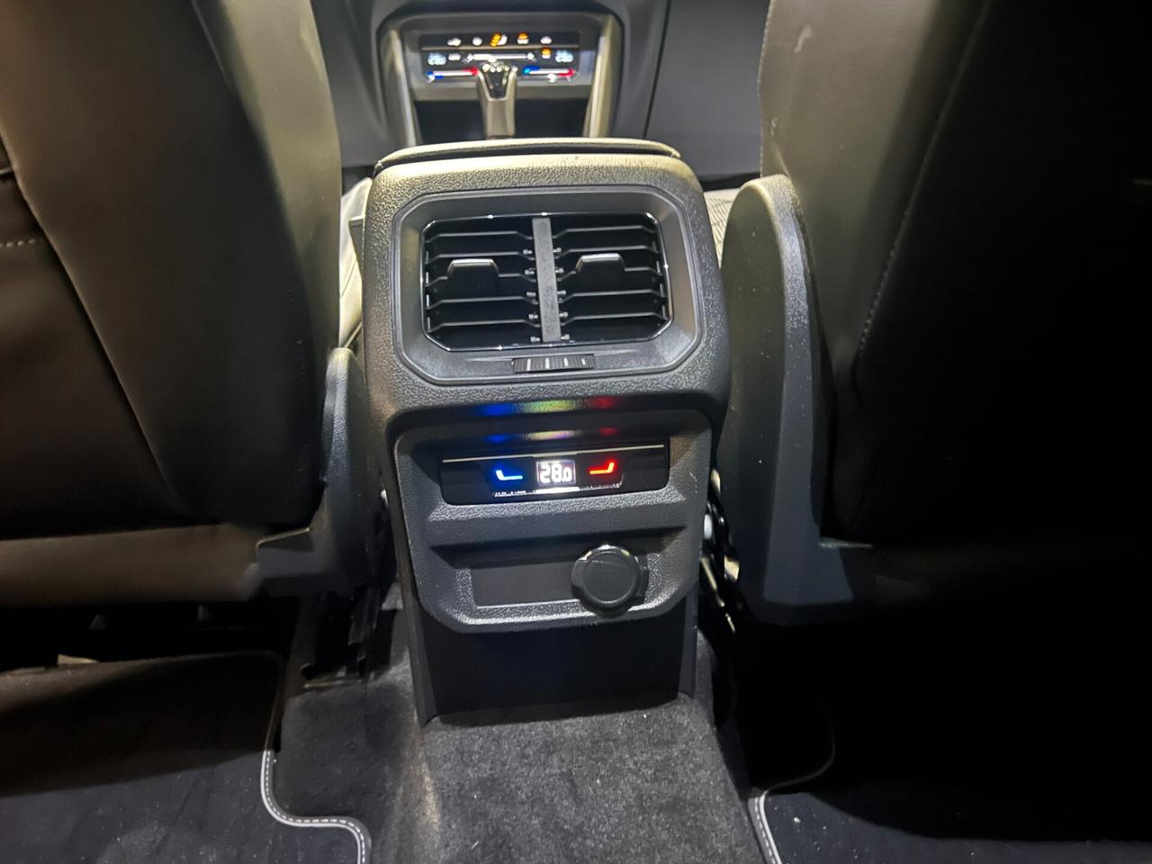 Volkswagen Tiguan 2.0 TDI 150CV 4MOT R-Line AMBIENT