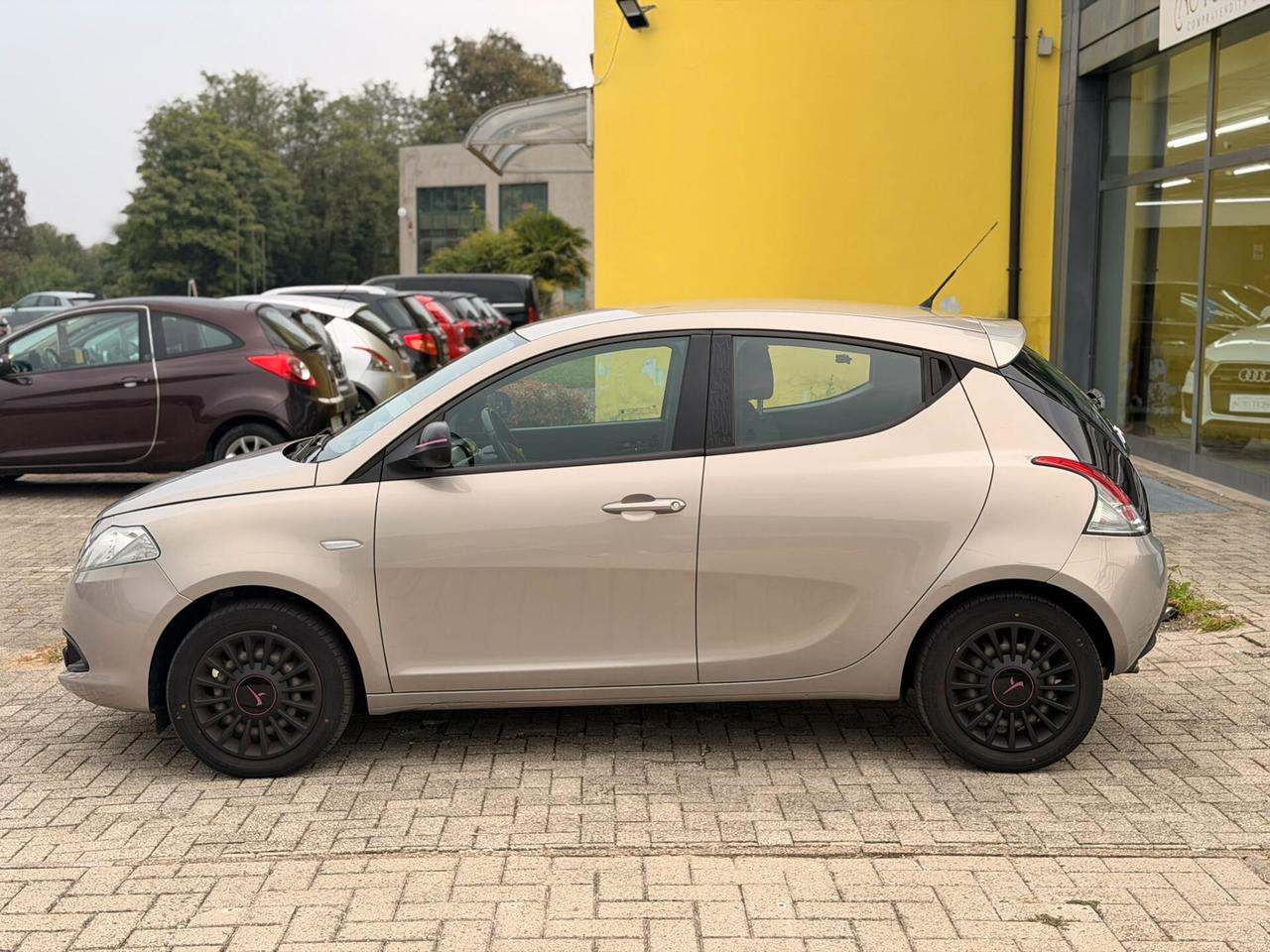 Lancia Ypsilon 1.2 69 CV 5 porte Platinum