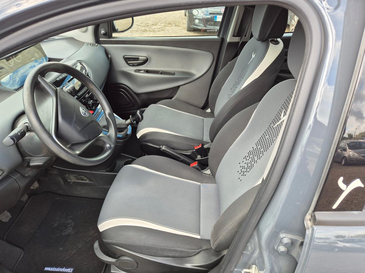 Lancia Ypsilon 1.2 69 CV 5 porte GPL Ecochic Silver