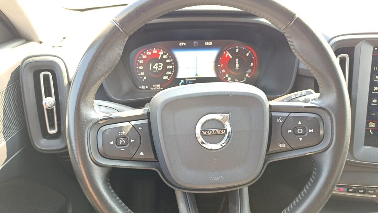 VOLVO XC40 D3 AWD GEEARTRONIC LED/NAV/SENS.POSTERIORI/