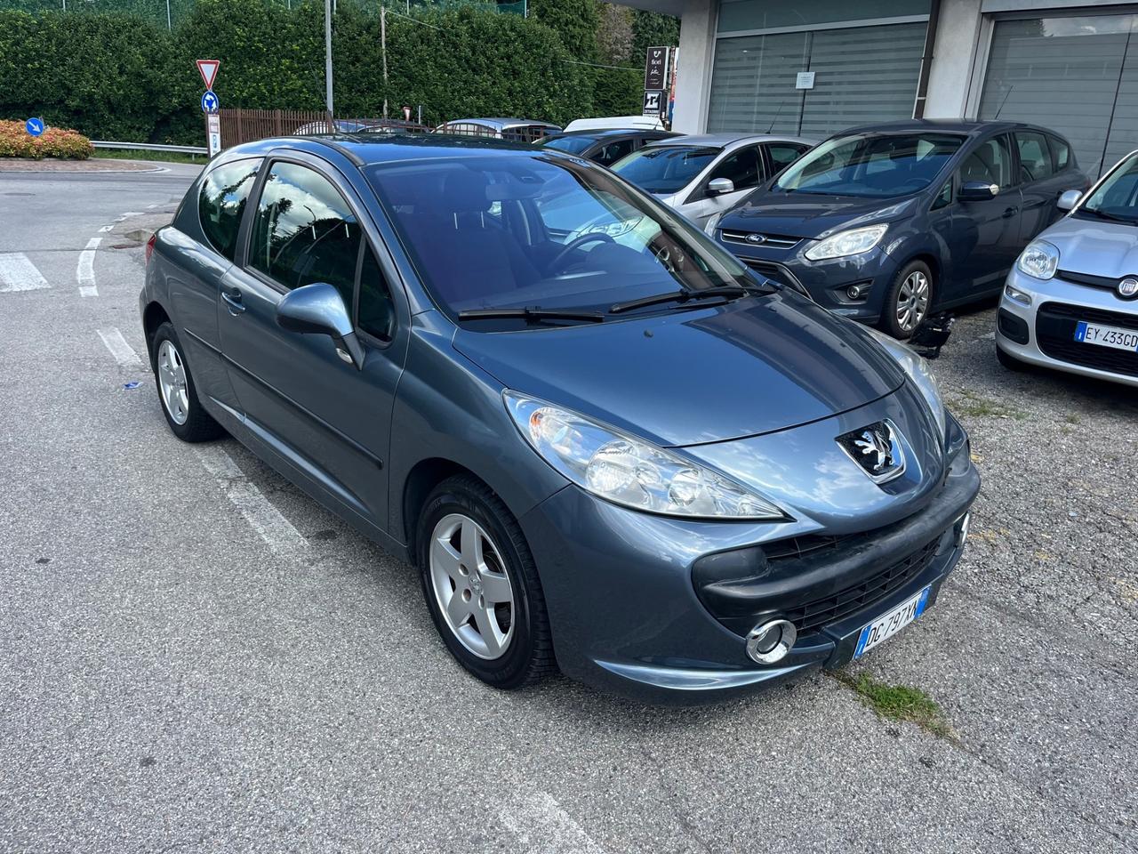 Peugeot 207 1.4 88CV 3p. ONE Line