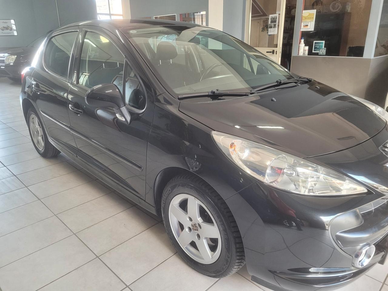 Peugeot 207 1.4 8V 75CV 5p. X Line