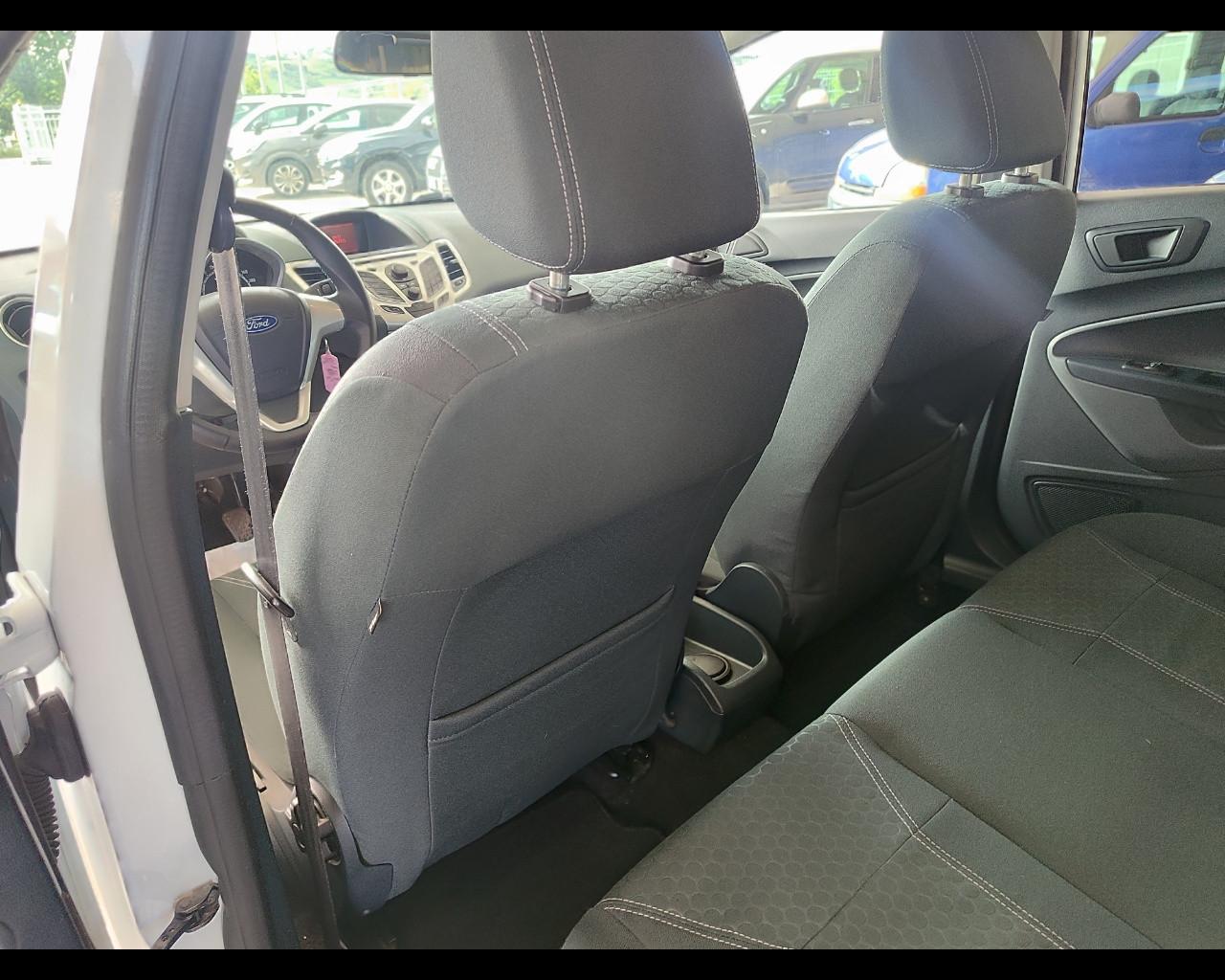 FORD Fiesta 6ª serie - Fiesta 1.4 5 porte Bz.- GPL Titanium