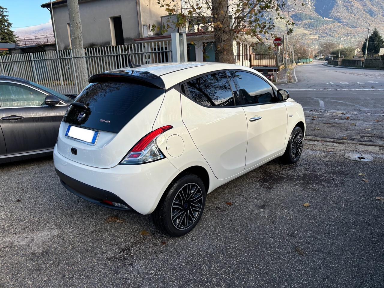 Lancia Ypsilon 1.0 FireFly 5 porte S&S Hybrid Ecochic Gold