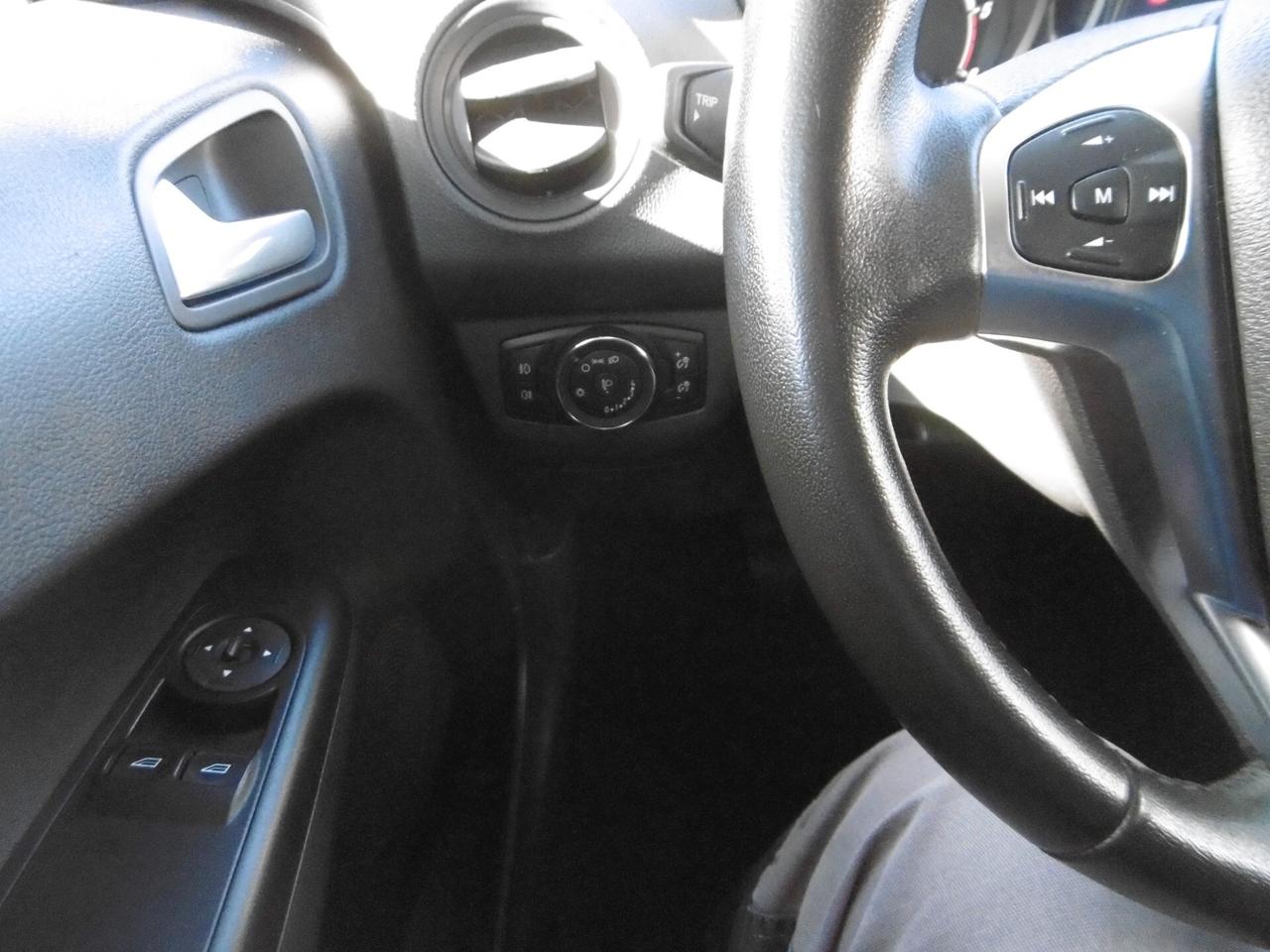 Ford TRANSIT COURIER 1.5 Tdci > 25000 Km