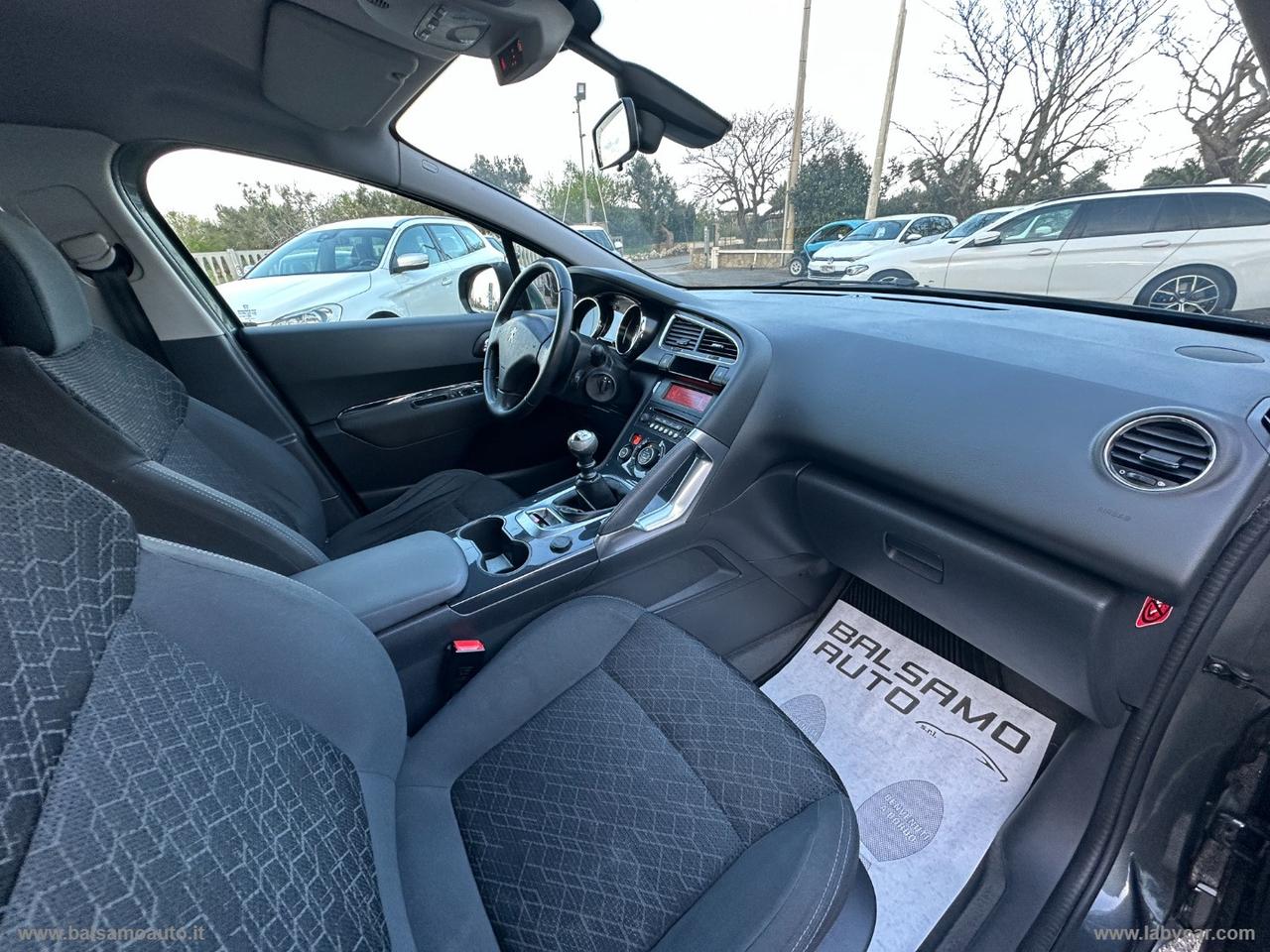 PEUGEOT 3008 1.6 HDi 115 CV Allure