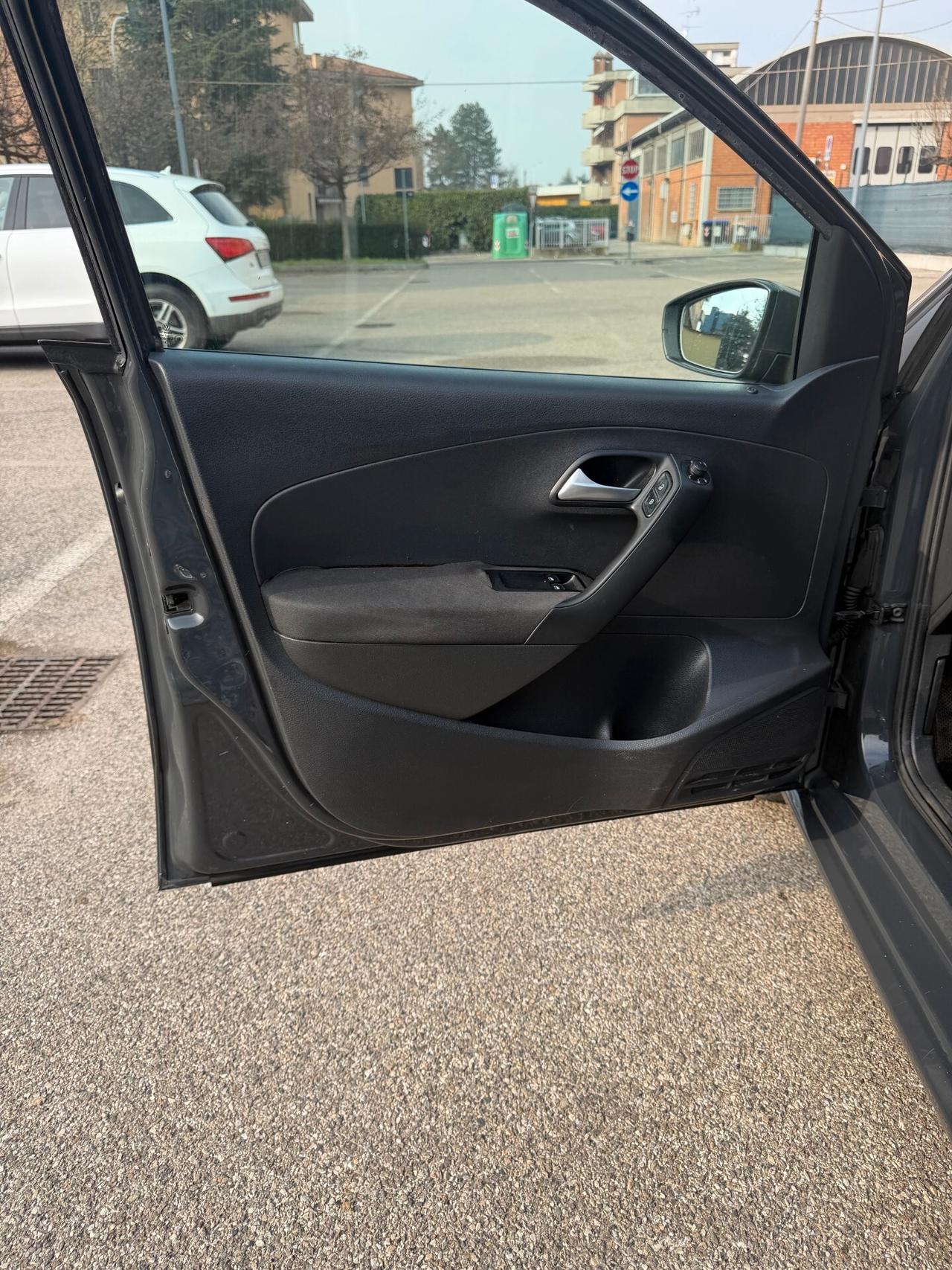 Volkswagen Polo 1.0 - NEOPATENTATI - 12 MESI DI GARANZIA -