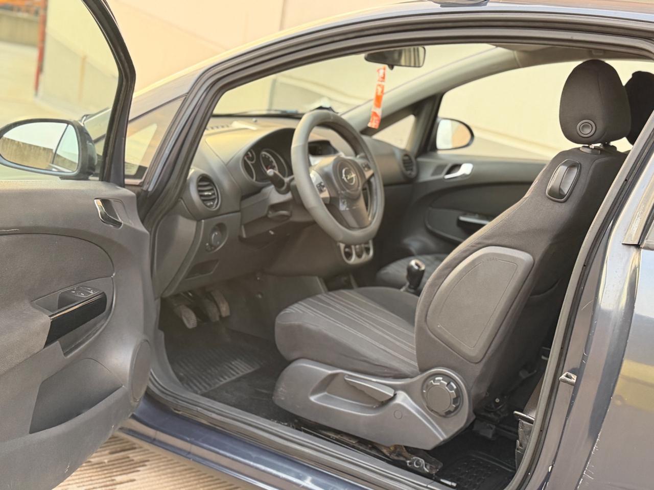 Opel Corsa 1.2 benzina 2009 leggere descrizione