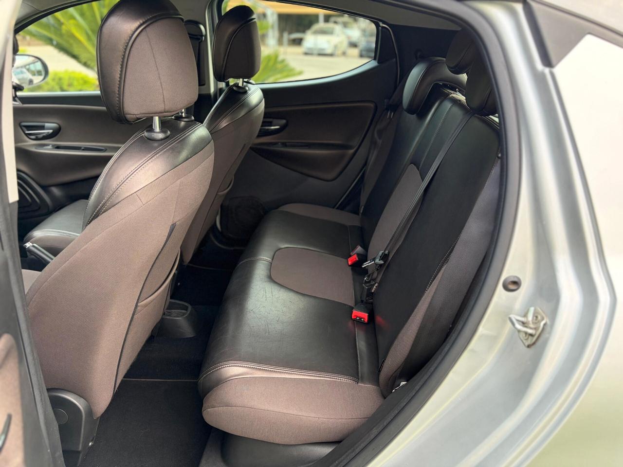 Lancia Ypsilon 0.9 TwinAir 85 CV 5 porte S&S Platinum