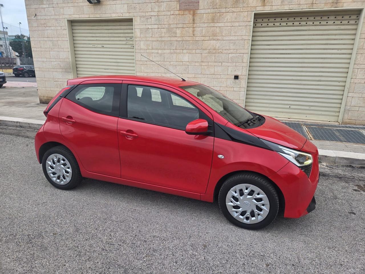 Toyota Aygo 1.0 VVT-i 72 CV 5 porte x-play MMT