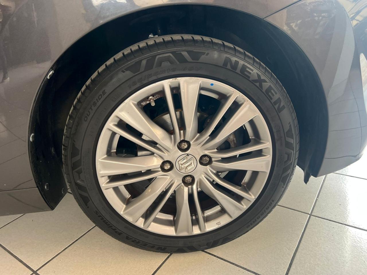 Suzuki Baleno 1.2 Hybrid B-Top