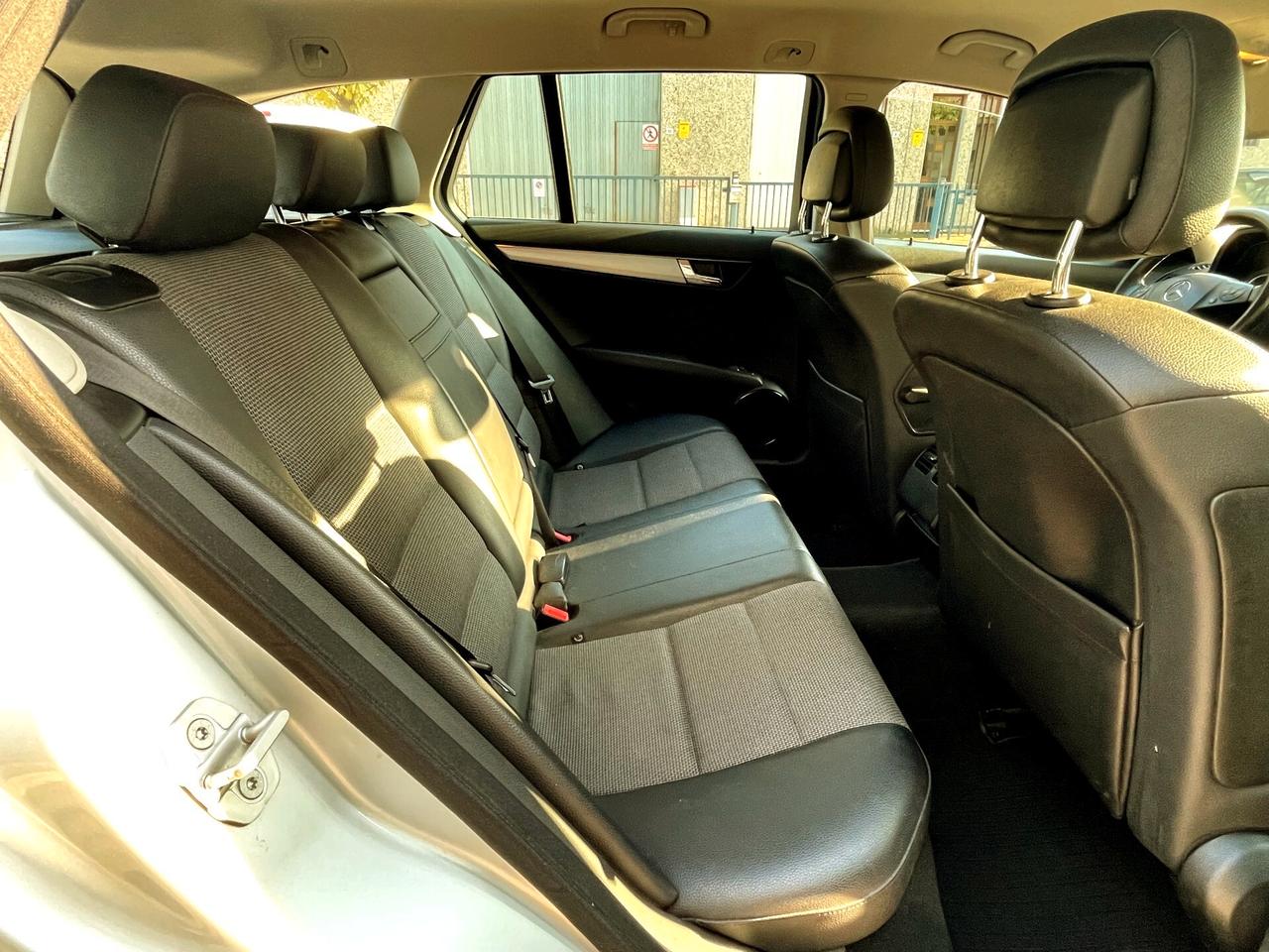 MERCEDES C220d aut.-AVANTGARDE-Pelle.Navi-FULL