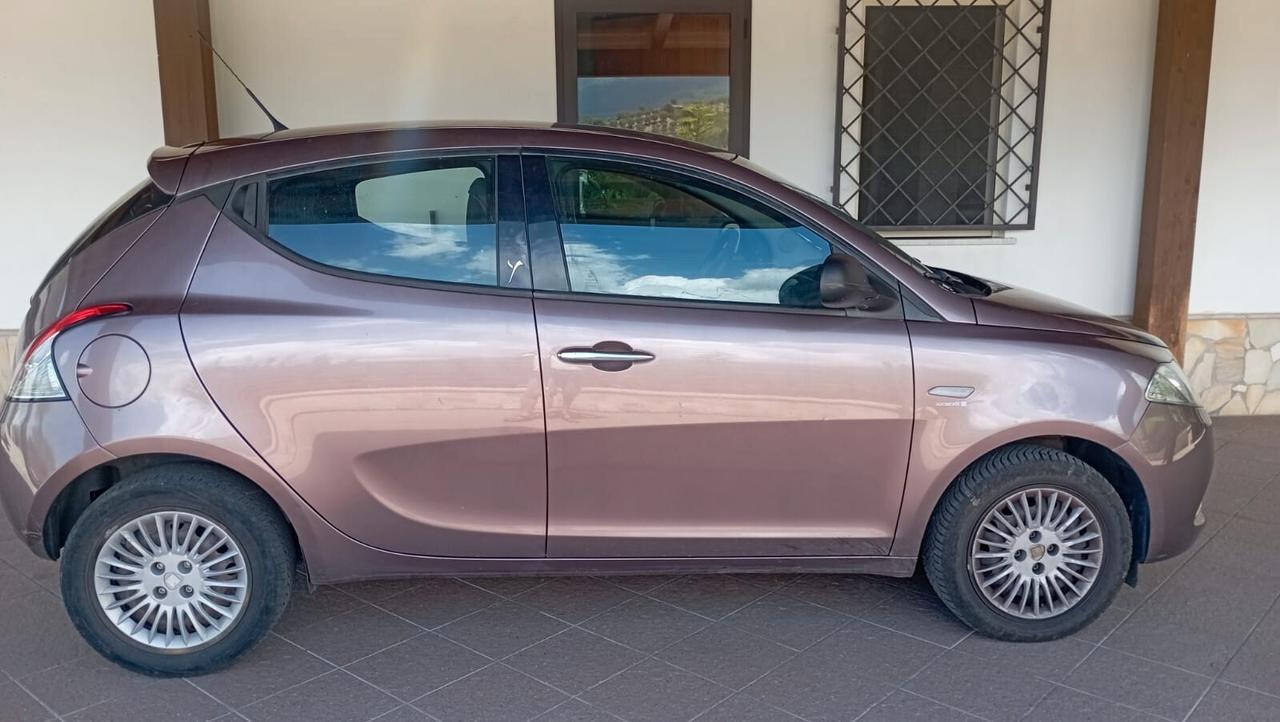 Lancia Ypsilon 1.2 69 CV benzina