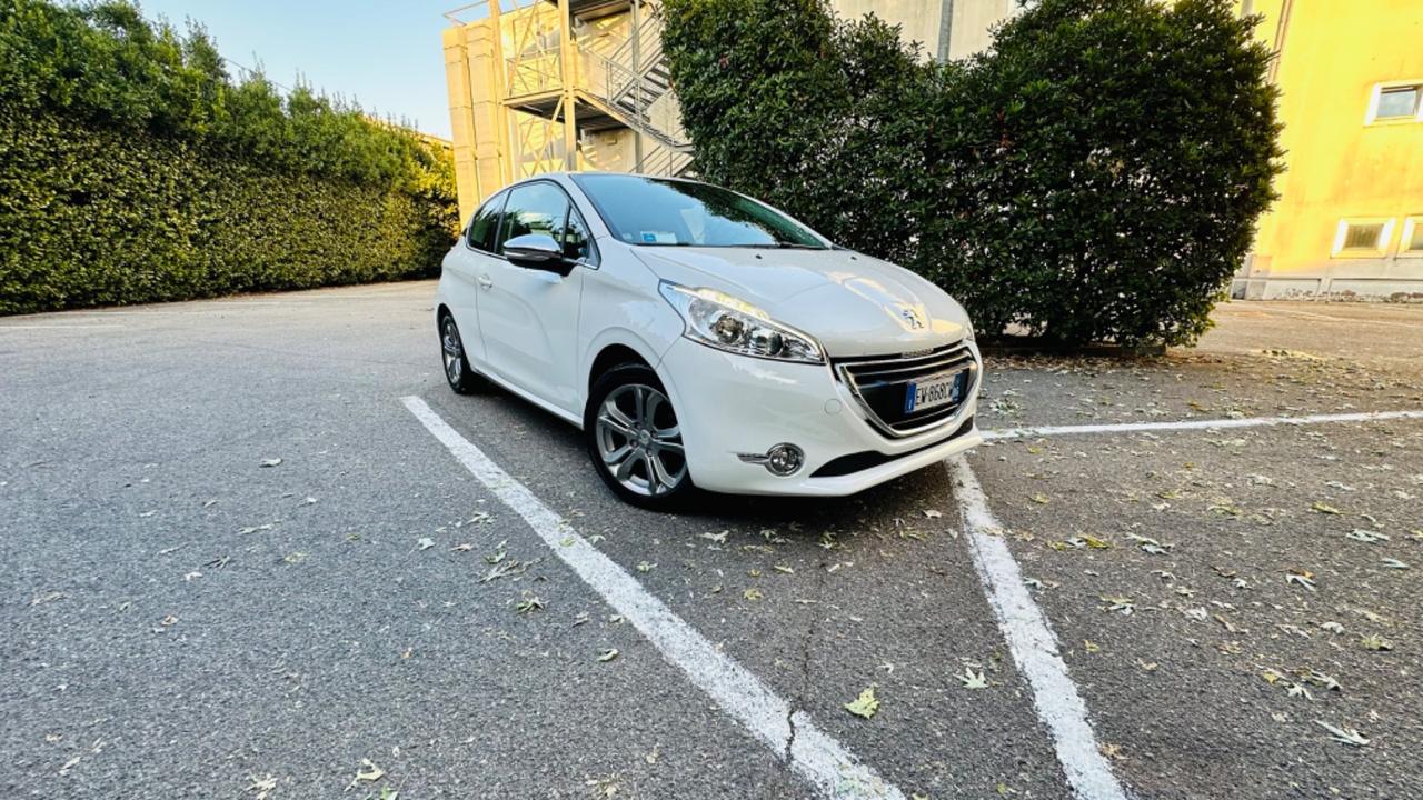 Peugeot 208.3 porte Allure.ok neopatentati.tagliandi certificati