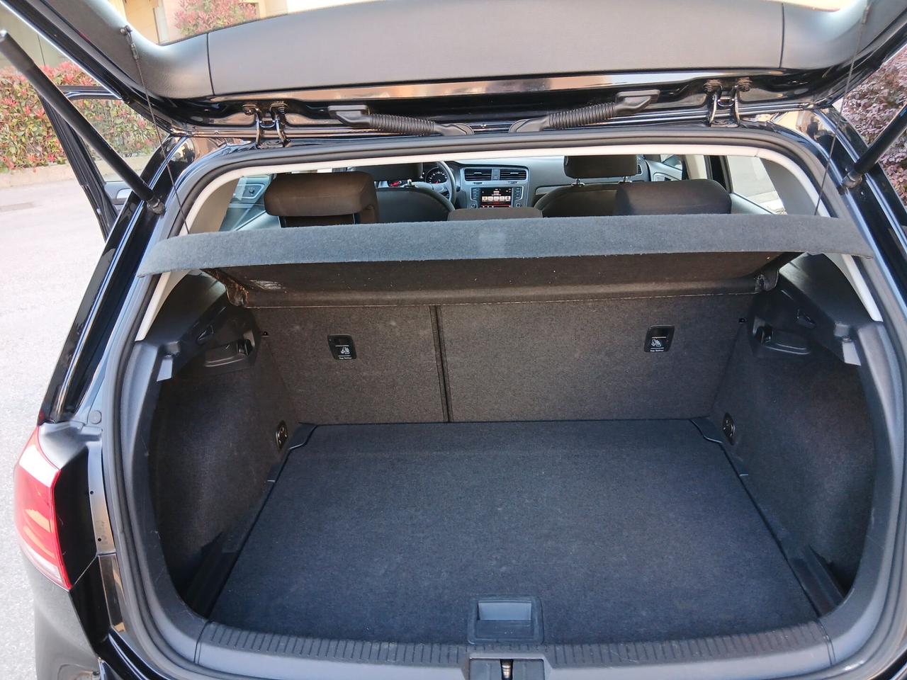 Volkswagen Golf 1.2 TSI 85 CV 5p. ok per neo patentati a € 199 mese