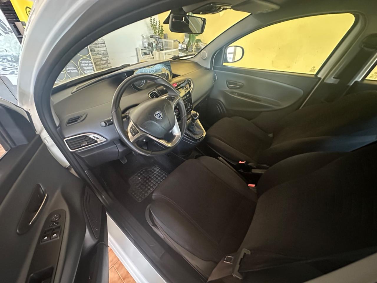 Lancia Ypsilon 1.2benz. Gpl