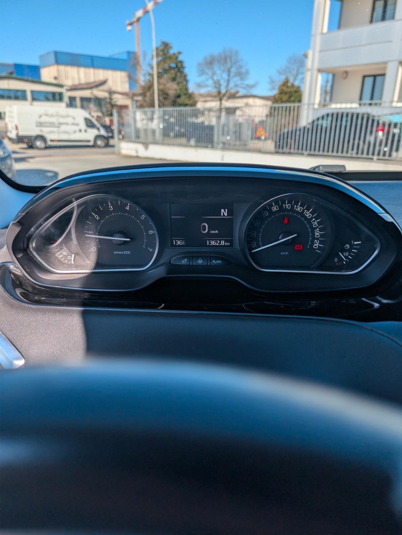 Peugeot 208 PureTech 82 5 porte Allure