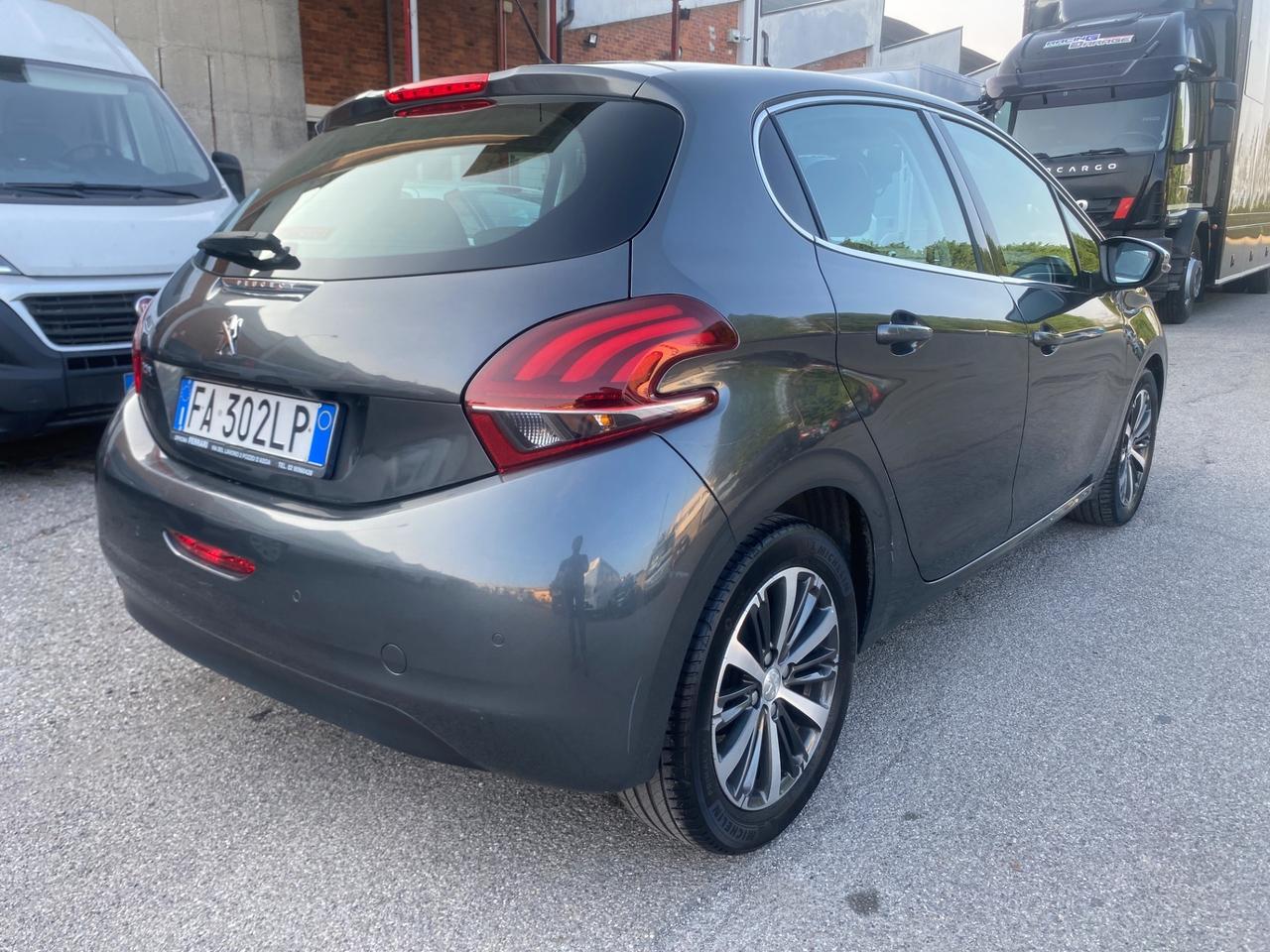 Peugeot 208 PureTech 82 5 porte Allure