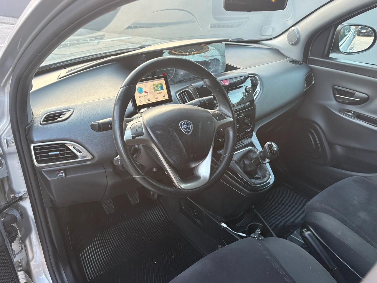 Lancia Ypsilon 1.2 69 CV 5 porte GPL Silver