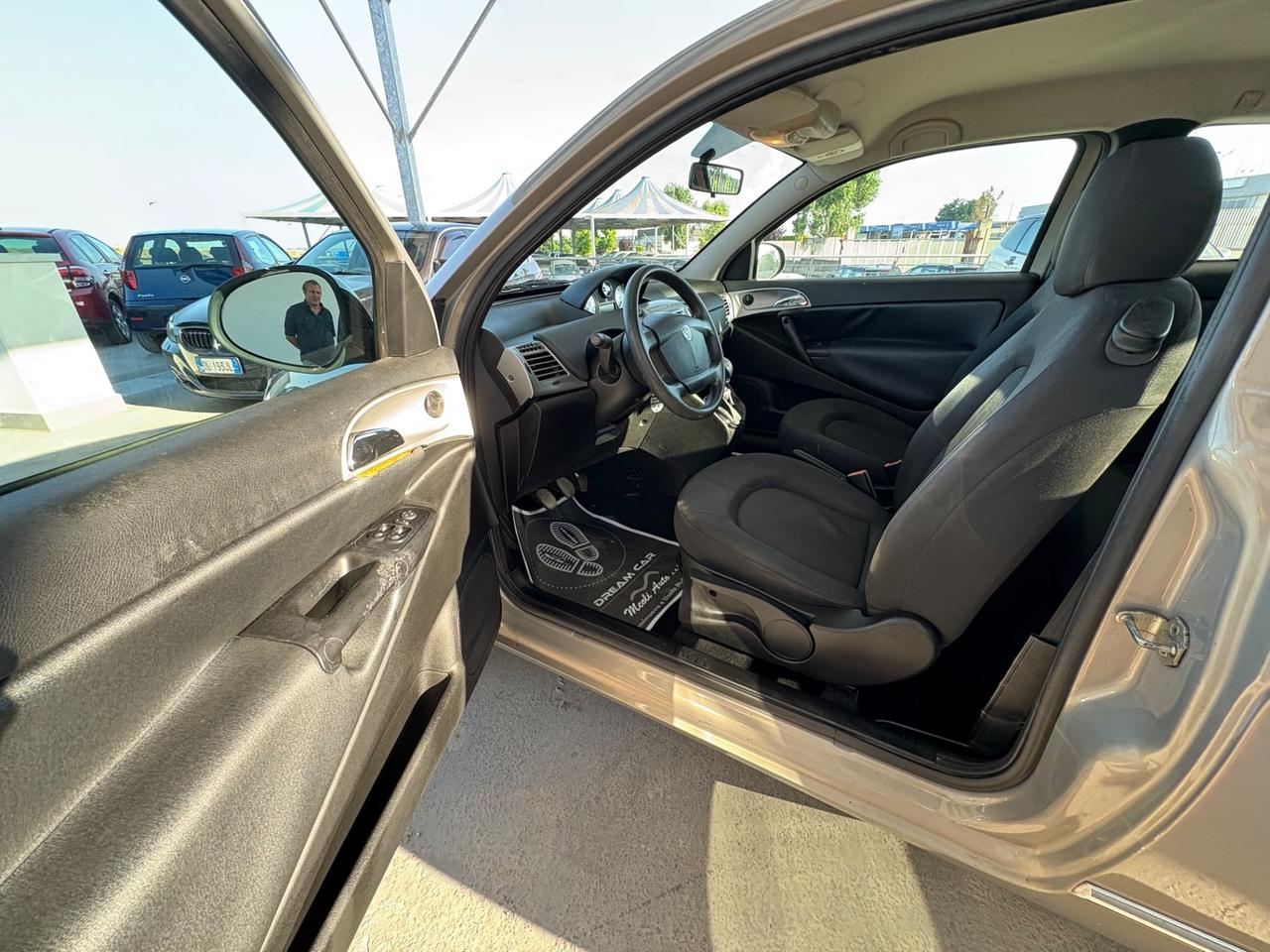 Lancia Ypsilon 1.2 69 CV Unyca