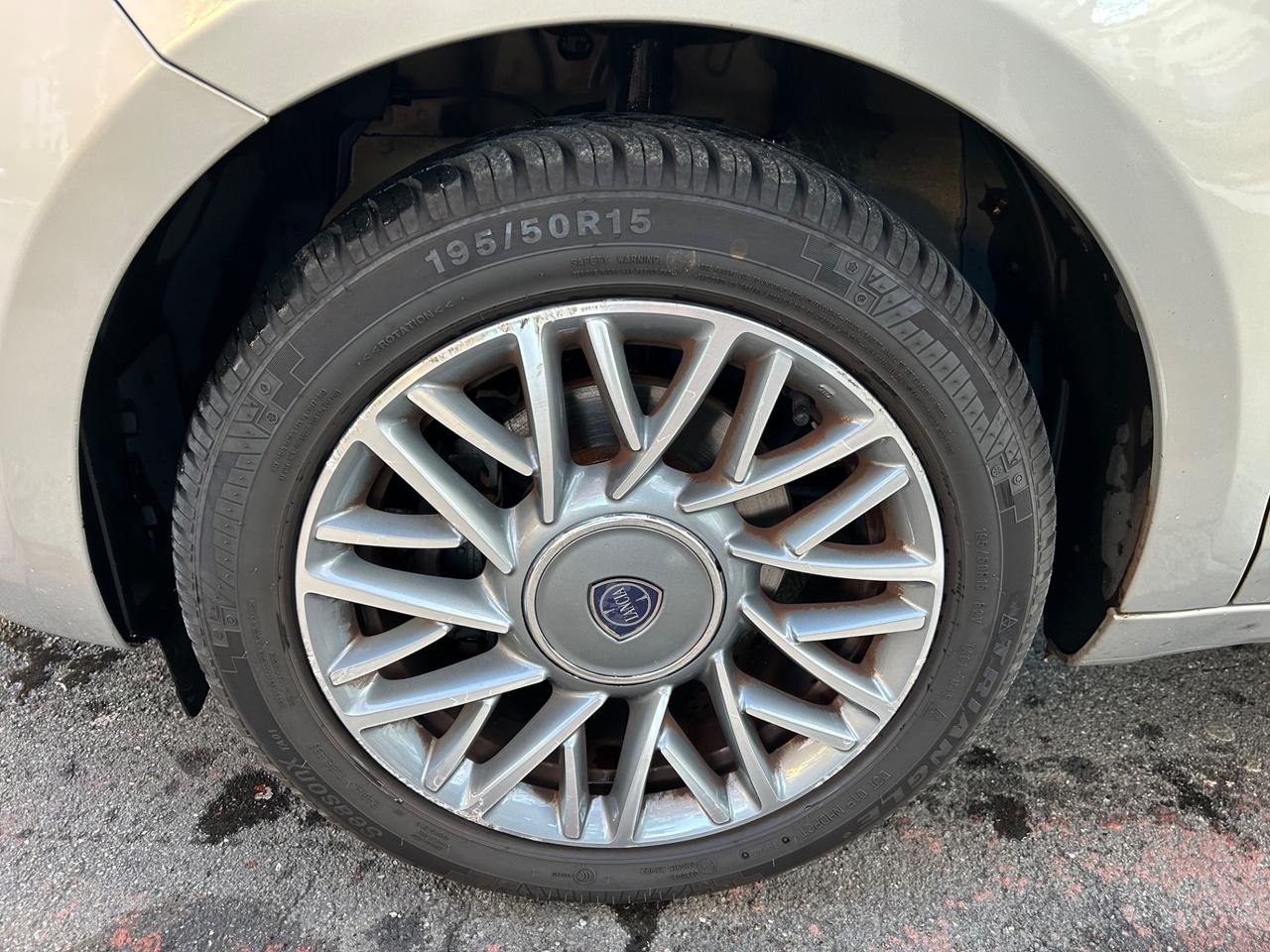 Lancia Ypsilon 1.2 69 CV 5 porte S&S Gold NEOPATENTATI | EURO 5!!!