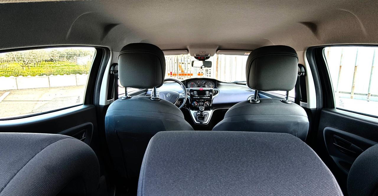 Lancia Ypsilon 1.0 FireFly 5 porte S&S Hybrid Alberta Ferretti