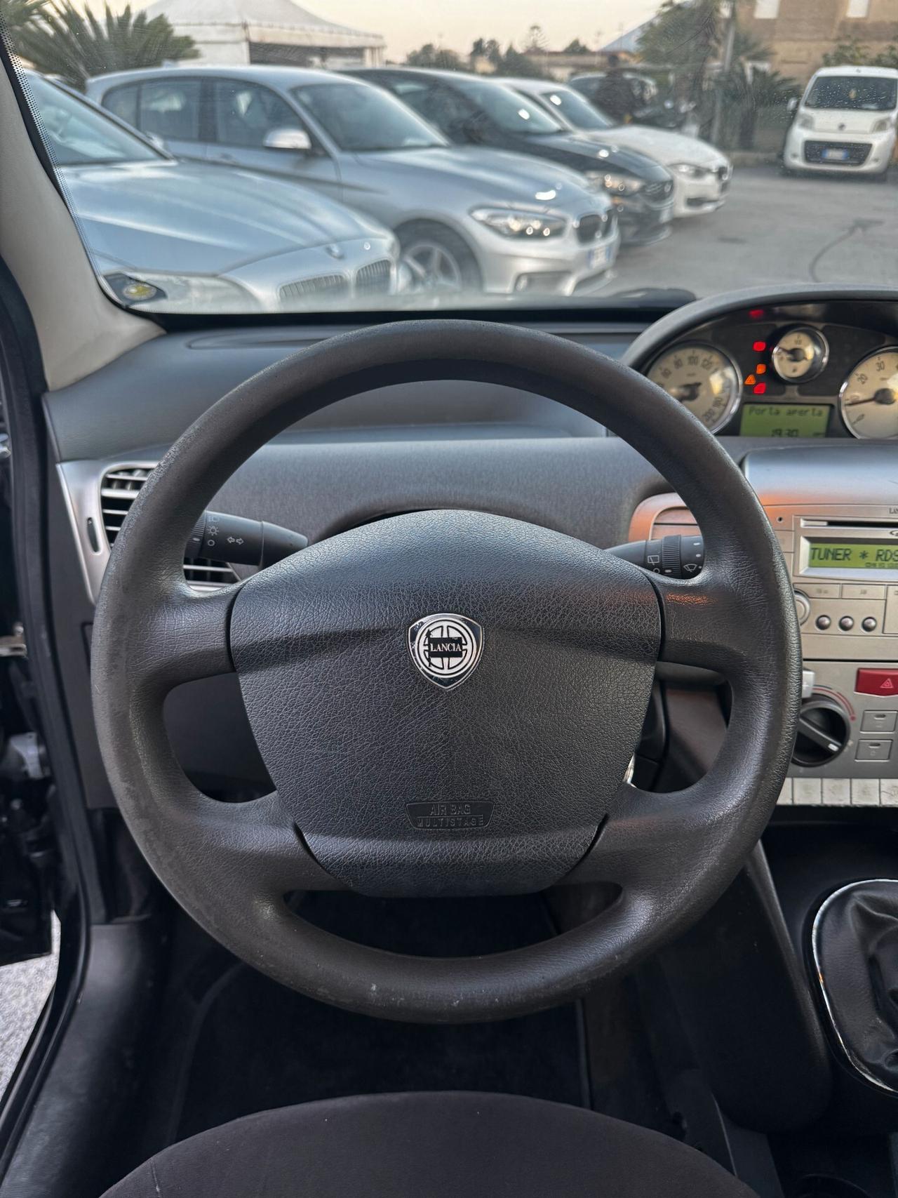 Lancia Ypsilon 1.3 MJT 75 CV Argento