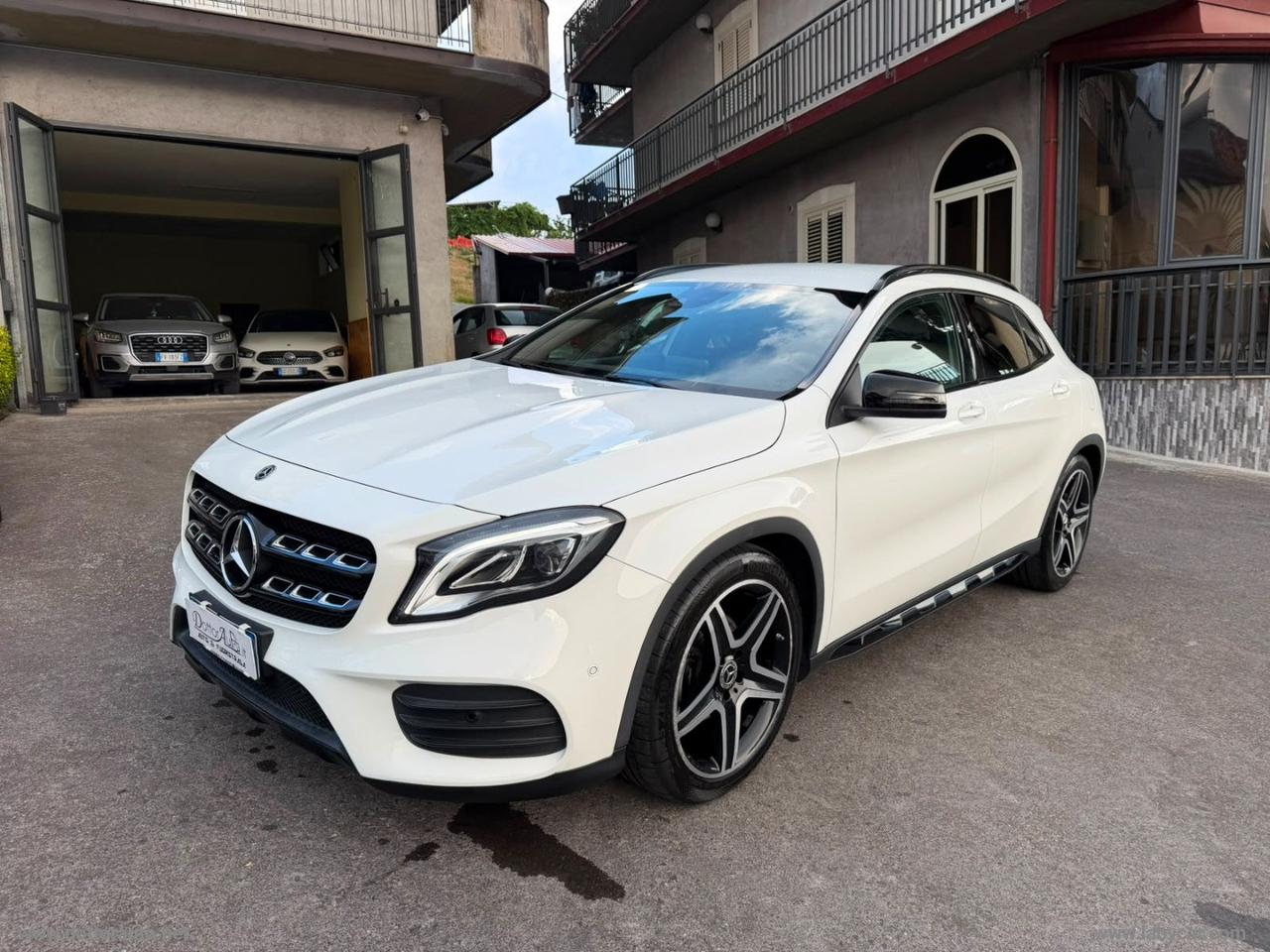 MERCEDES-BENZ GLA 200 d Automatic 4Matic Premium