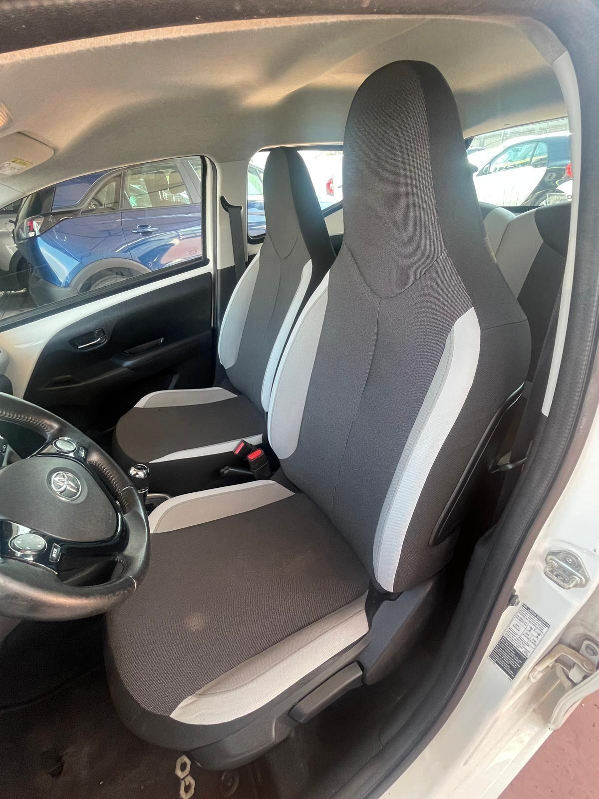 Toyota Aygo cerchi in lega automatica