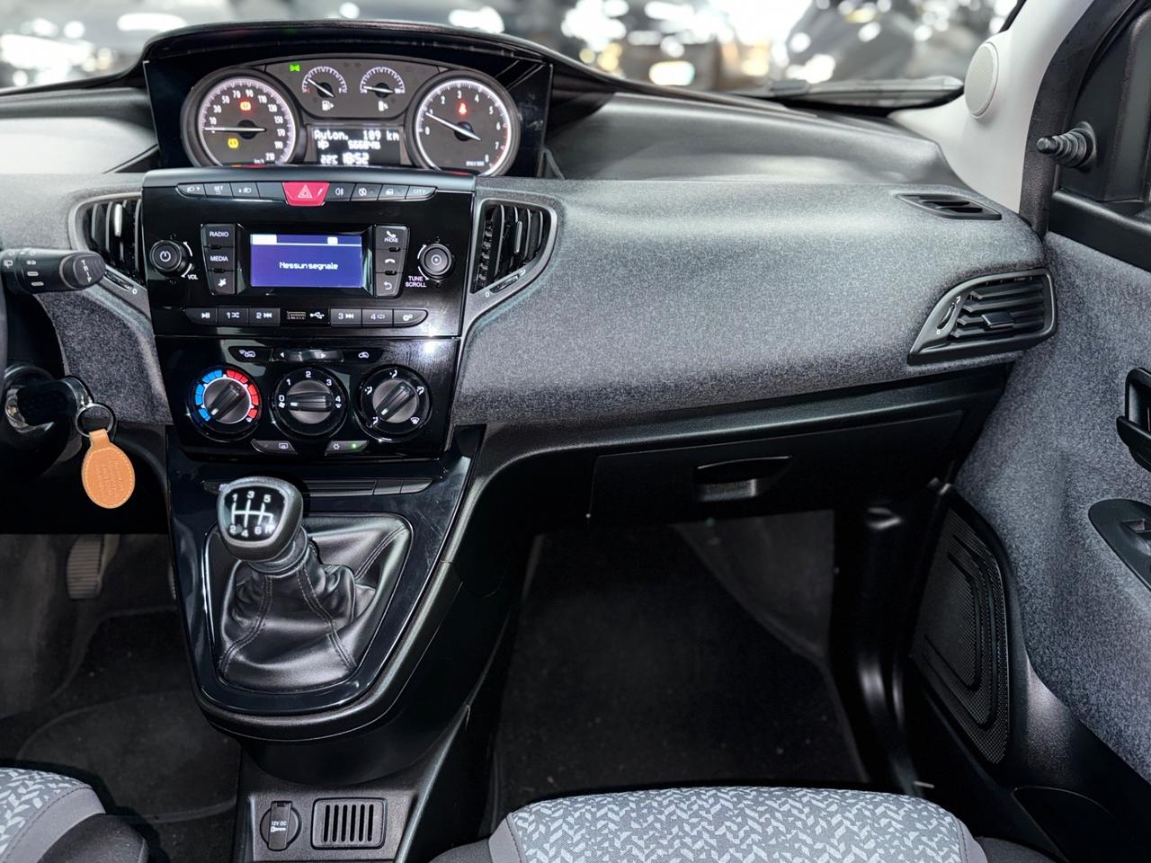 Lancia Ypsilon