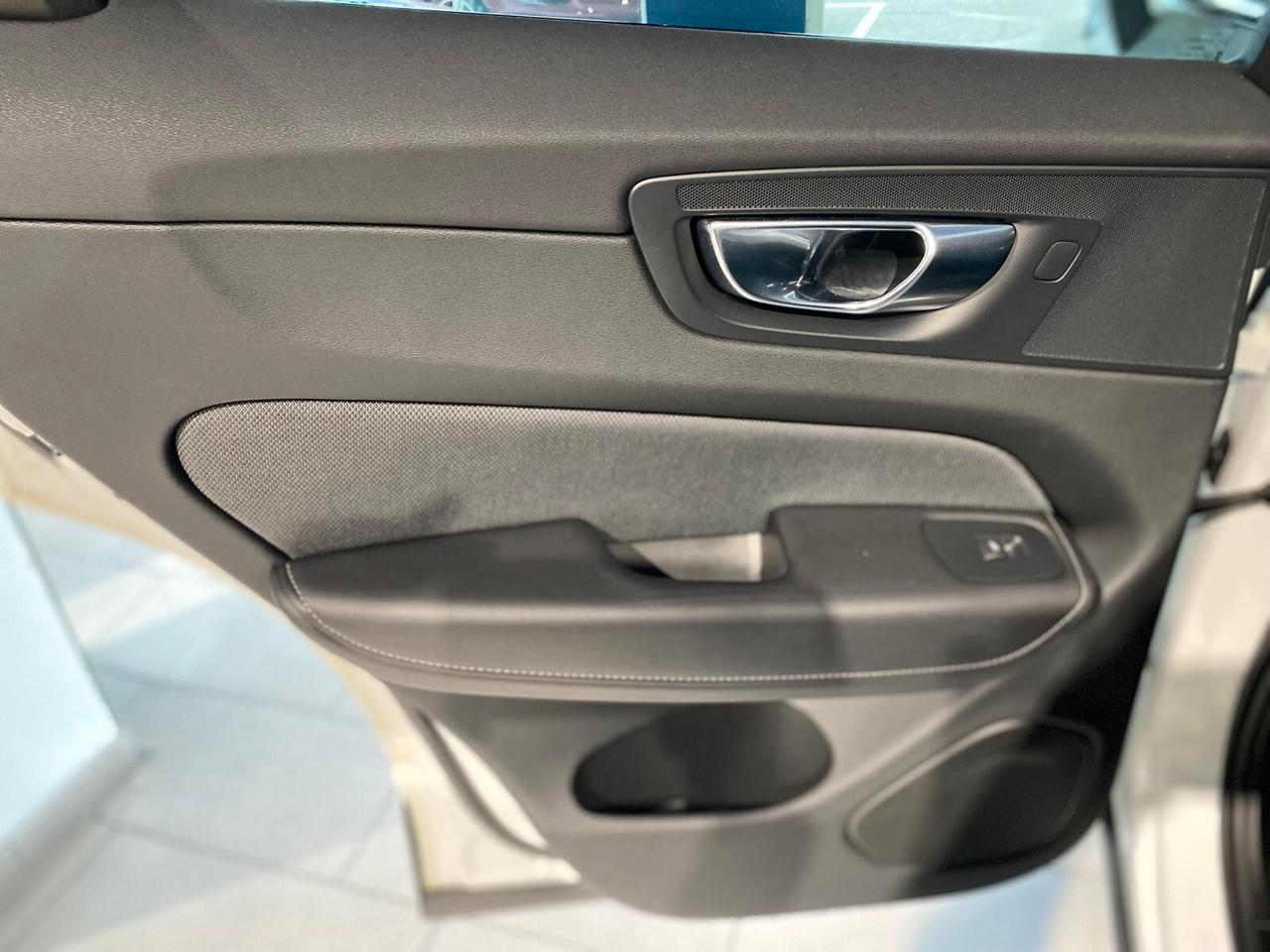 Volvo XC 60 XC60 B4 (d) AWD automatico Plus Dark