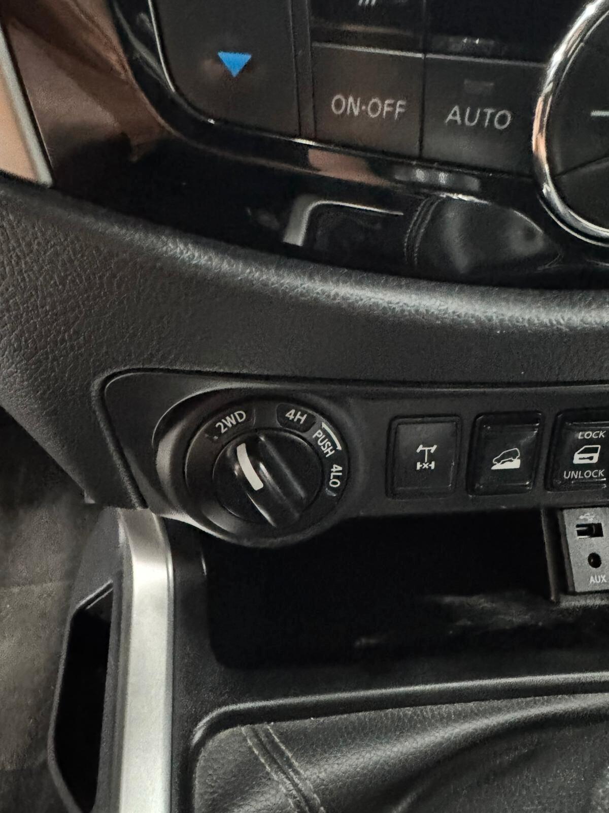 Nissan Navara 2.3 dCi 4WD Double Cab N-Connecta