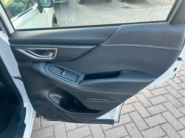 Subaru Forester 2.0 e-Boxer CVT Lineartronic FREE
