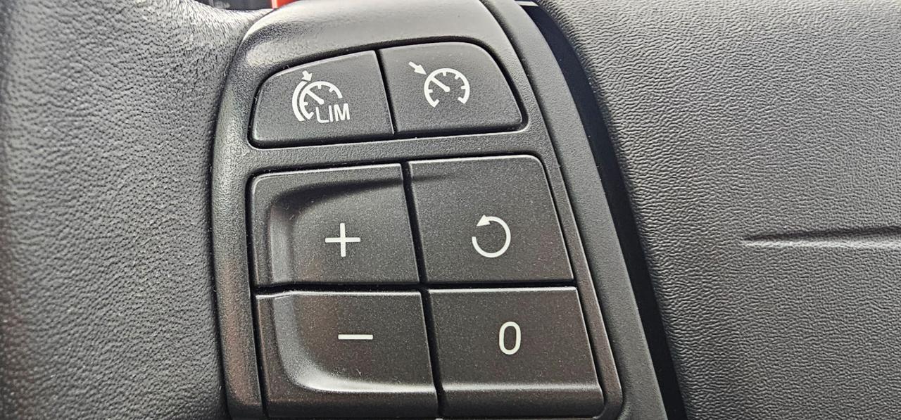 Volvo V40 Cross Country Solo 30.000 km