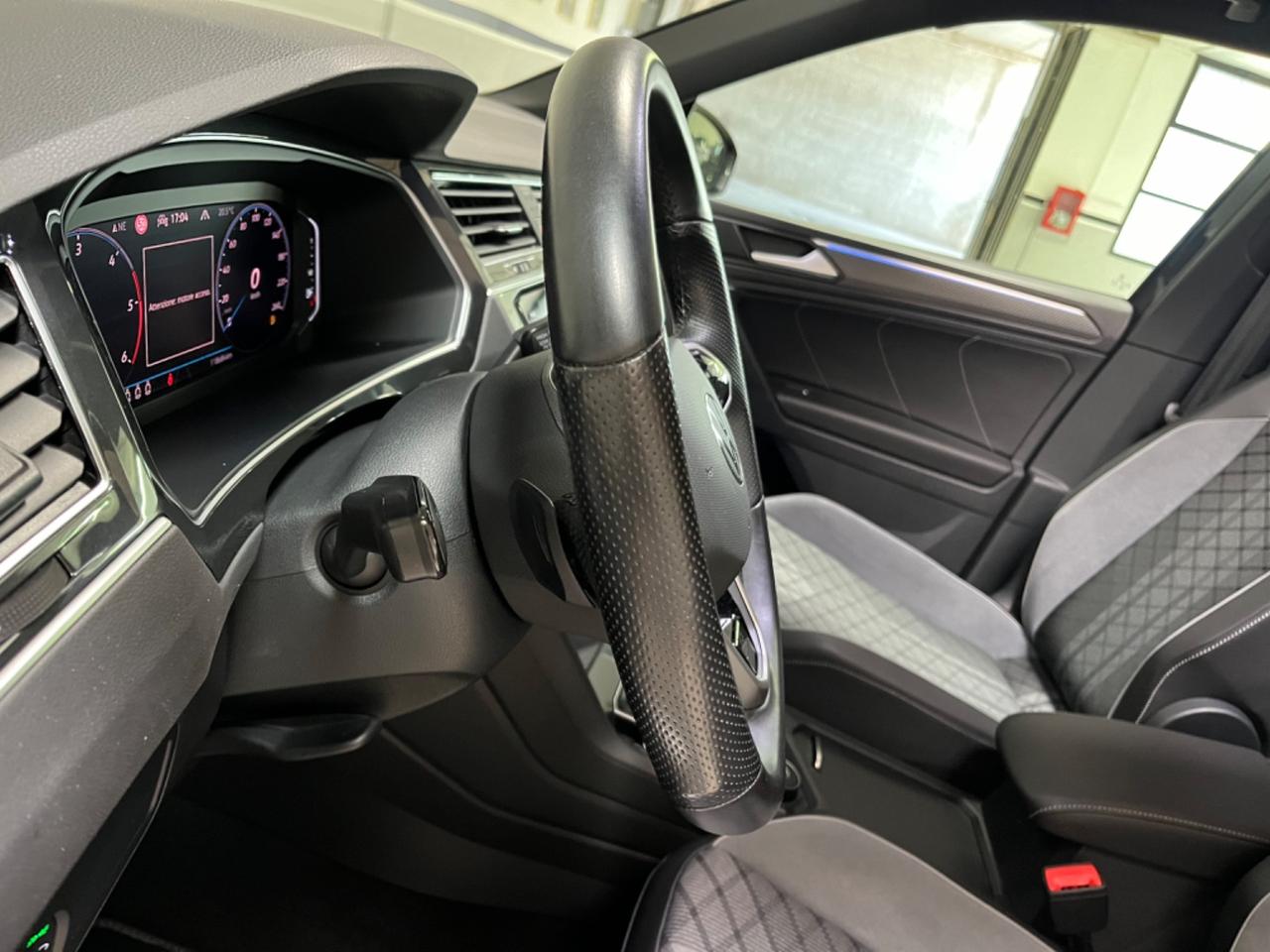 Volkswagen Tiguan 2.0 DSG R-Line *tetto panoramico
