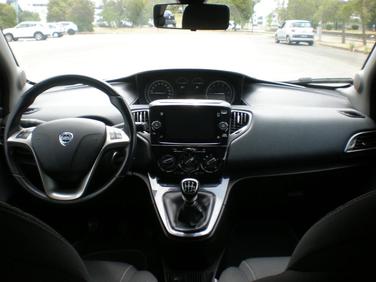 Lancia Ypsilon 1.0 ultimo restyling, full
