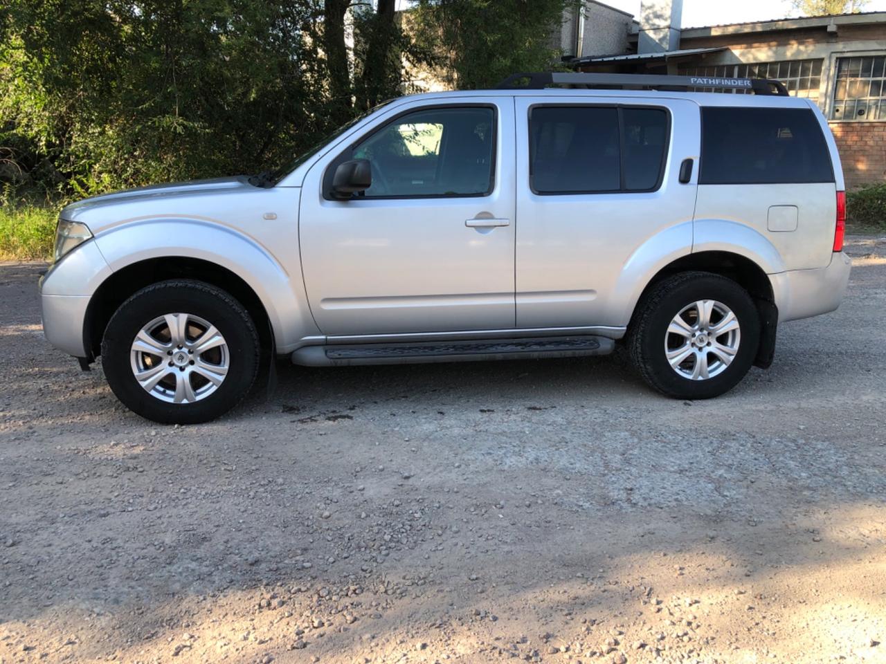Nissan Pathfinder 2.5 dCi SE